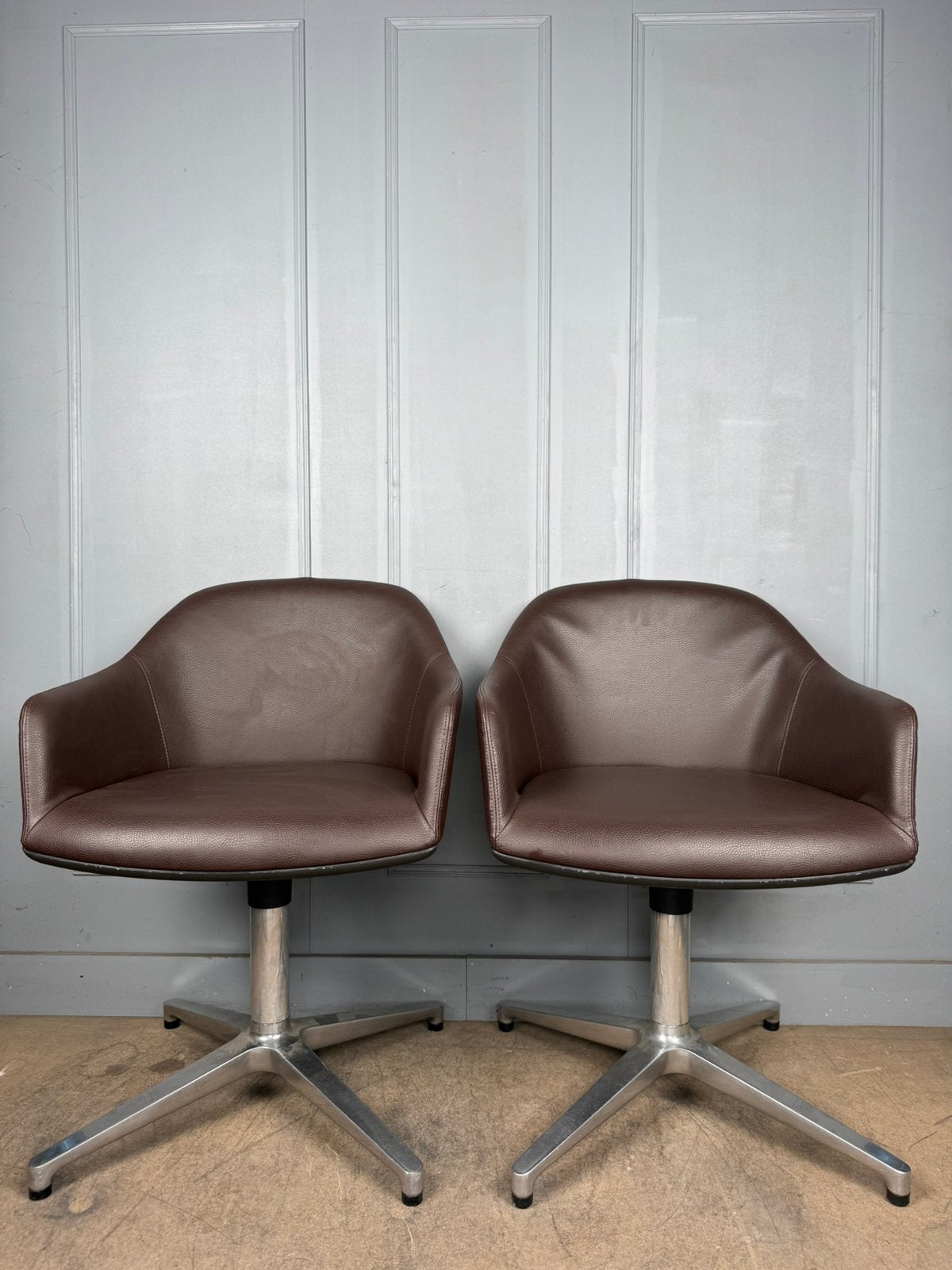 6 perfecte lederen Vitra Softshell swivel design stoelen, Vitra, Bruin, Ophalen of Verzenden, Zo goed als nieuw