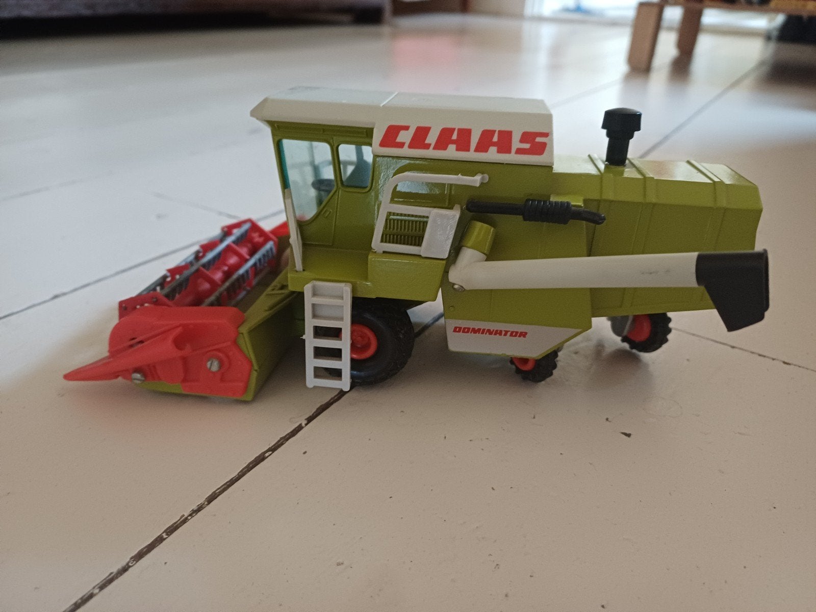 Miniatuur werktuig CLAAS Dominator maaidorser, Kinderen en Baby's, Speelgoed | Speelgoedvoertuigen, Ophalen of Verzenden, Gebruikt
