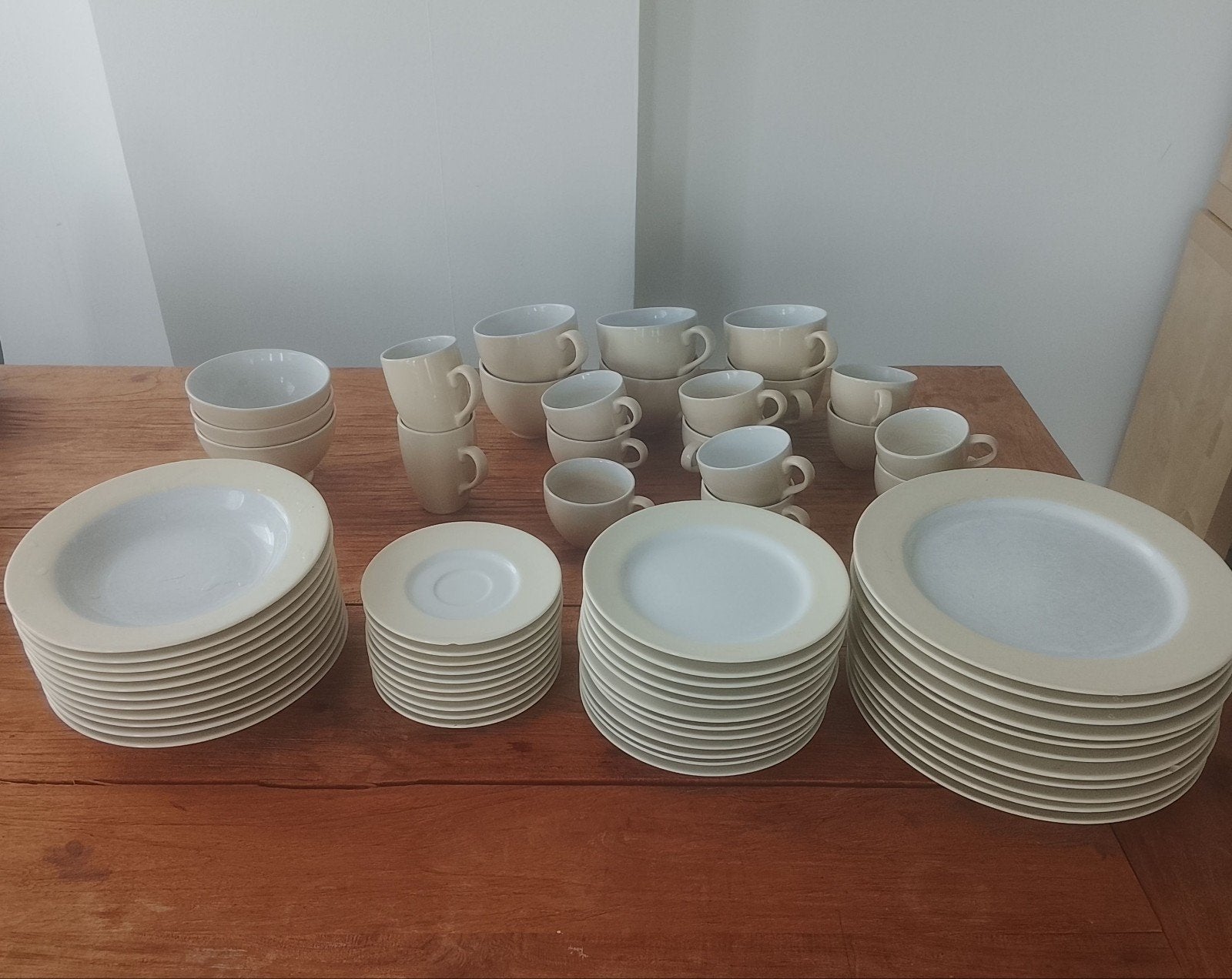 Uitgebreid servies set - Borden, kommen en kopjes, Huis en Inrichting, Keuken | Servies, Ophalen of Verzenden