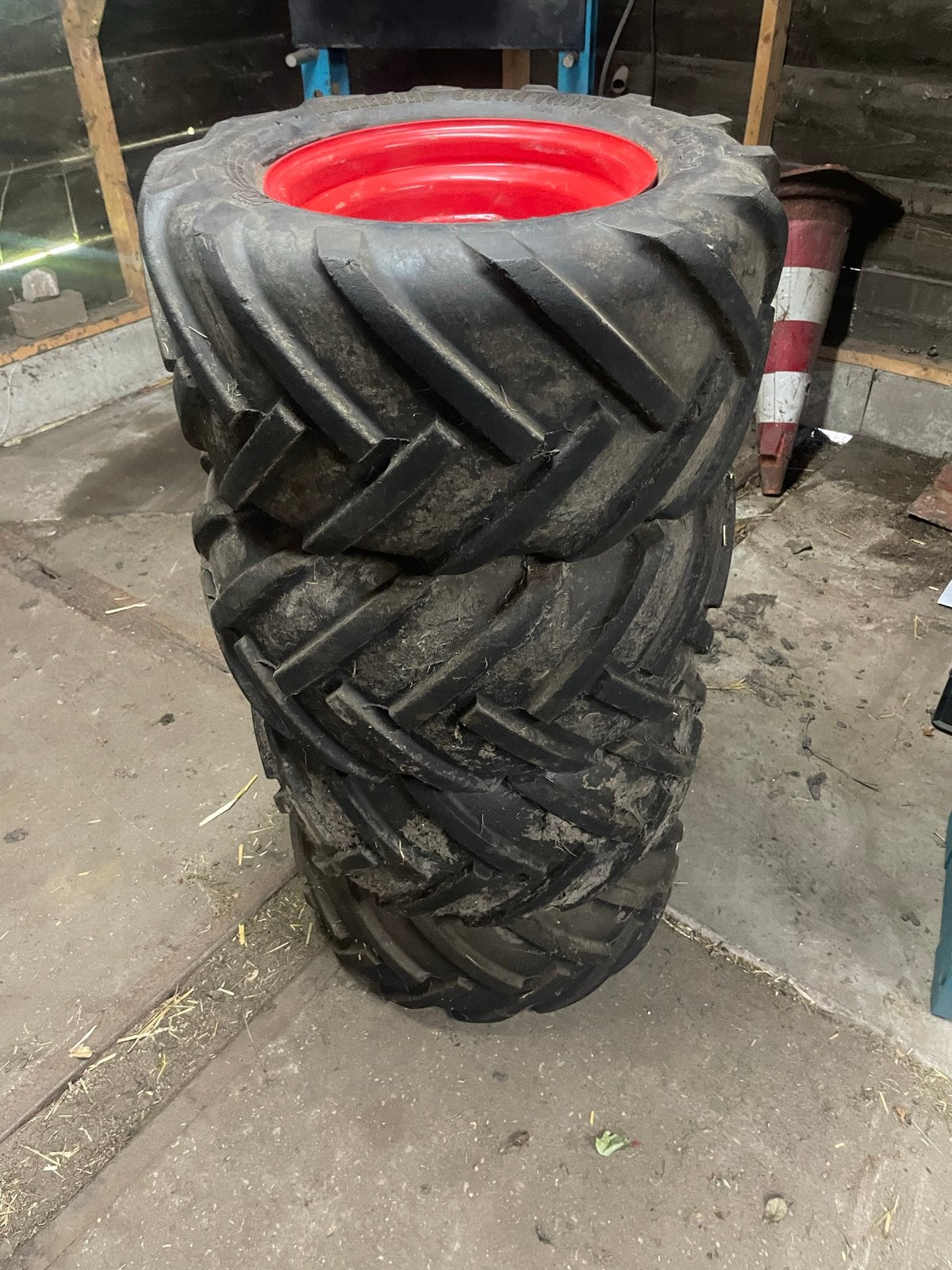 Knikmops 100 Teleborg banden met velg, Ophalen