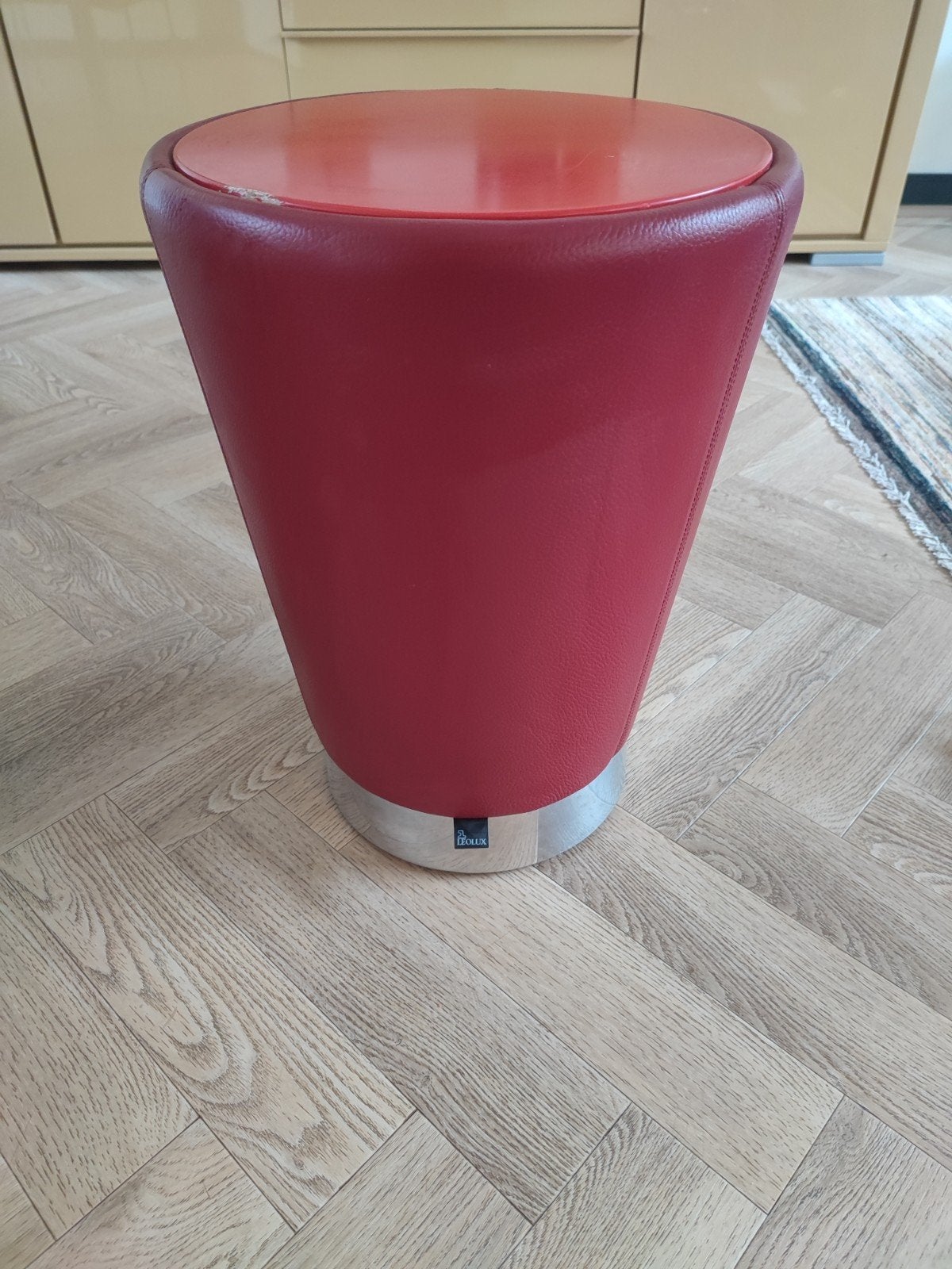 Leolux Barilo designkruk / bijzettafel – Rood leer, Ophalen of Verzenden, Gebruikt, Metaal