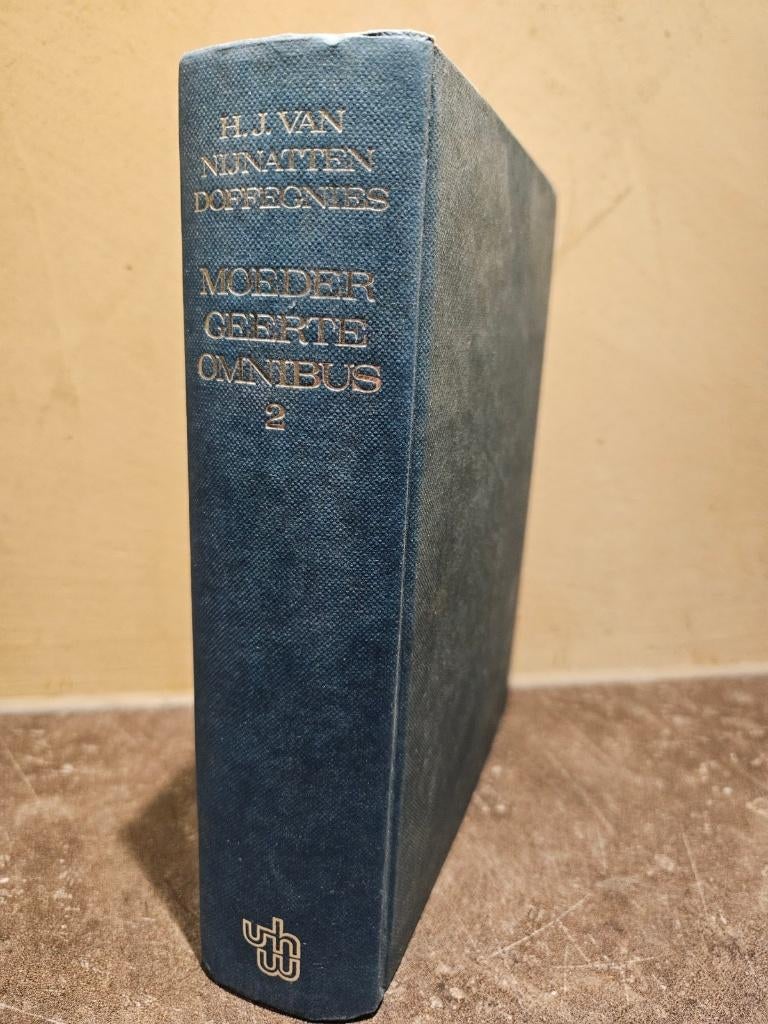 Moeder Geertie Omnibus 2 van H.J van Nijnatten., Boeken, Ophalen of Verzenden, Gelezen