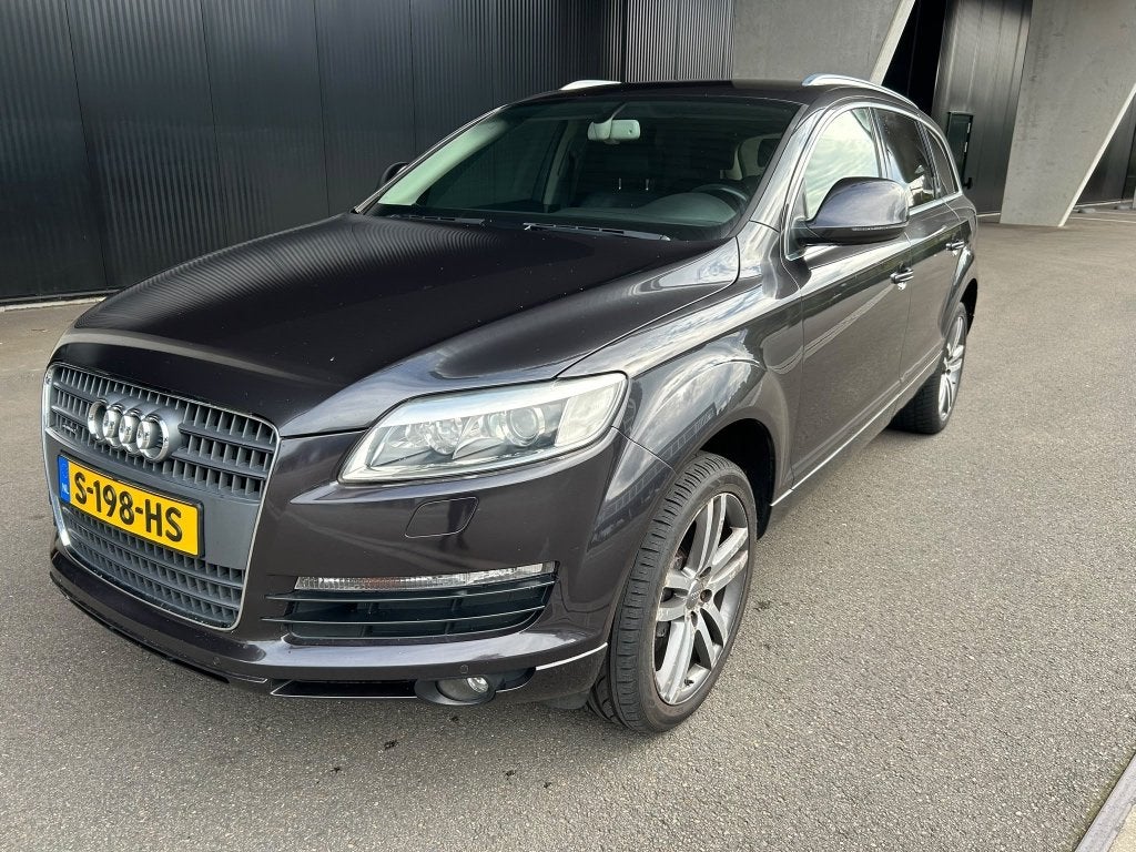 Audi Q7 4.2 V8 257KW Quattro Tiptronic 2006 Zwart, Auto's, Automaat, Zwart, 2485 kg, 147 €/maand