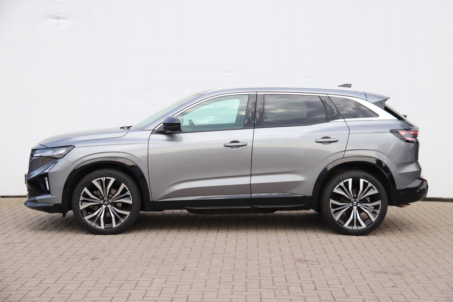Renault Austral 1.2 E-Tech full hybrid 200 techno NIEUW MODE, Auto's, Dealer onderhouden, Gebruikt, 1199 cc, Leder en Stof