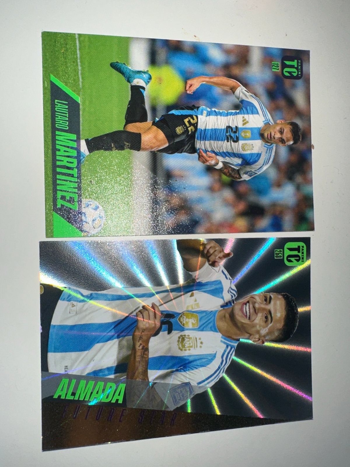 Panini Top Class 2023 Almada & Lautaro Martinez, Ophalen of Verzenden, Zo goed als nieuw, Buitenlandse clubs, Spelerskaart