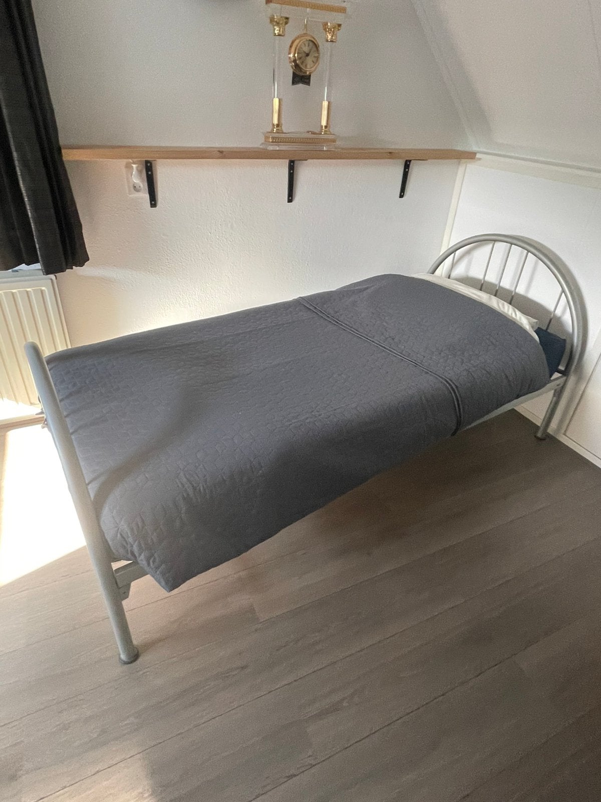 1persoonsbed 90x200 bieden mag, Huis en Inrichting, Slaapkamer | Bedden, Ophalen, 90 cm, Eenpersoons, Zo goed als nieuw