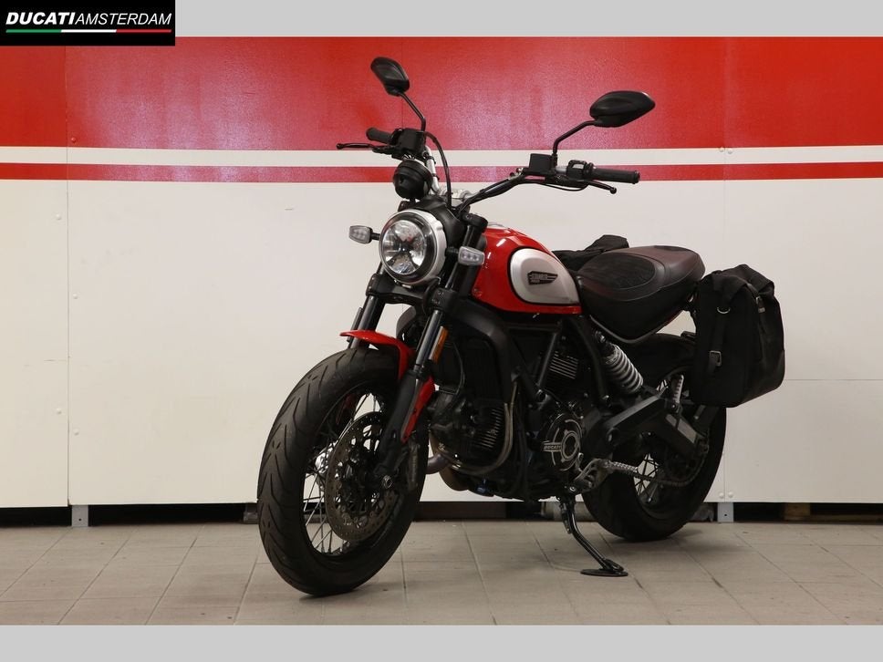 DUCATI DUCATI SCRAMBLER ICON (bj 2022) 9,382 km, DUCATI, 2 cilinders, Motorrijbewijs A, Bedrijf