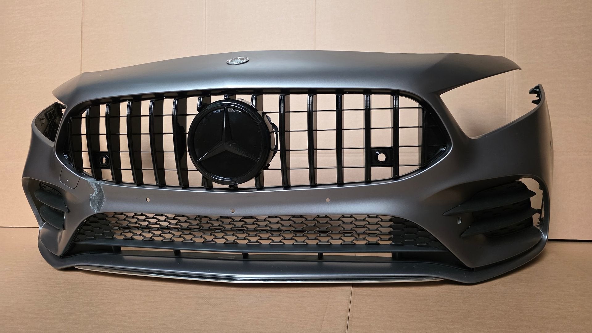 Voorbumper Mercedes A Klasse W177 AMG Origineel PDC AMG LINE, Auto-onderdelen, Gebruikt, -, Voor, Ophalen of Verzenden