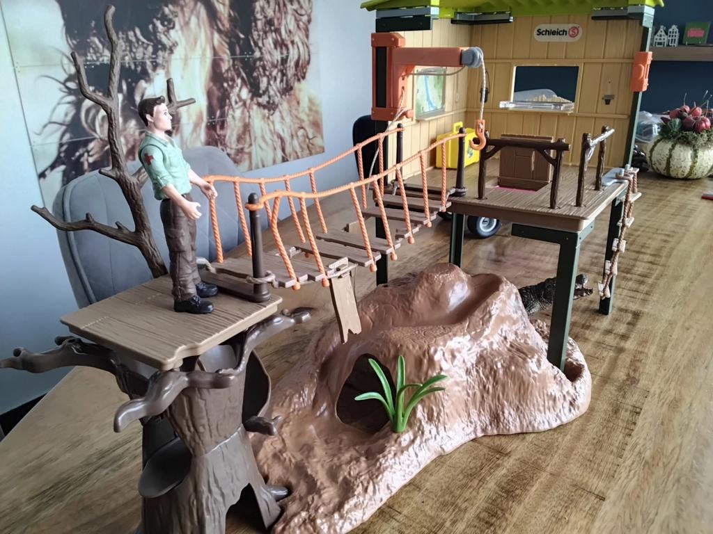 Schleich Safari onderzoekcentrum in boom, Verzamelen, Speelgoed, Ophalen of Verzenden, Zo goed als nieuw