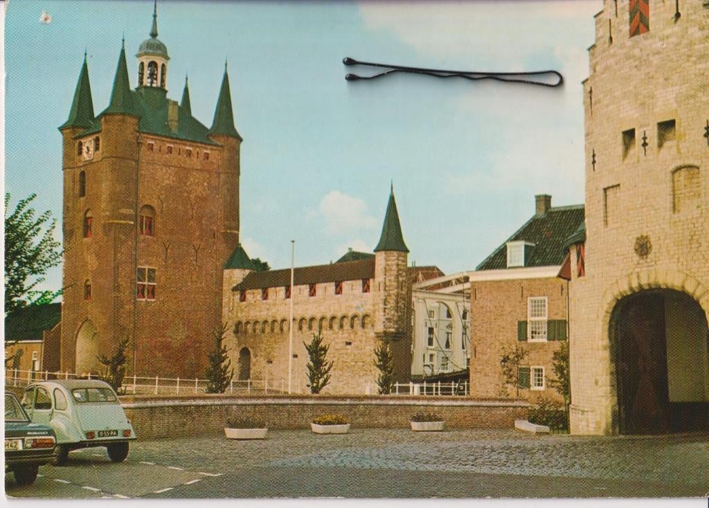 Zierikzee met auto's Citroen 2CV, BMW 2500, Ophalen of Verzenden, 1960 tot 1980, Ongelopen, Zeeland