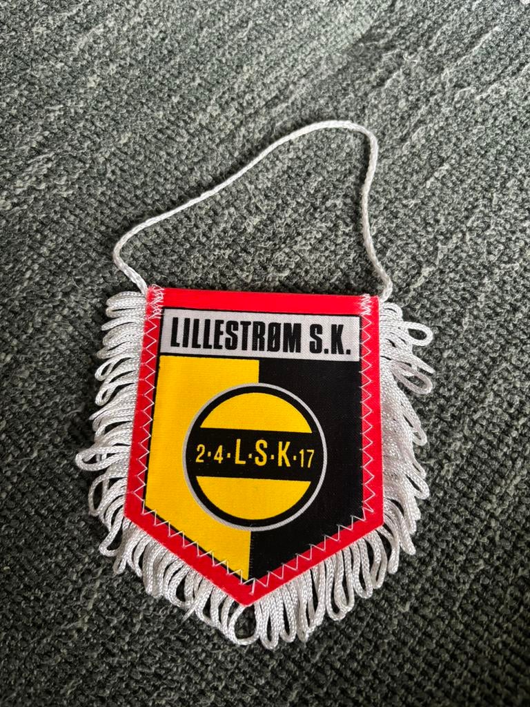 Lillestrom SK vaantje, Ophalen of Verzenden, Zo goed als nieuw, Buitenlandse clubs, Vaantje of Sjaal