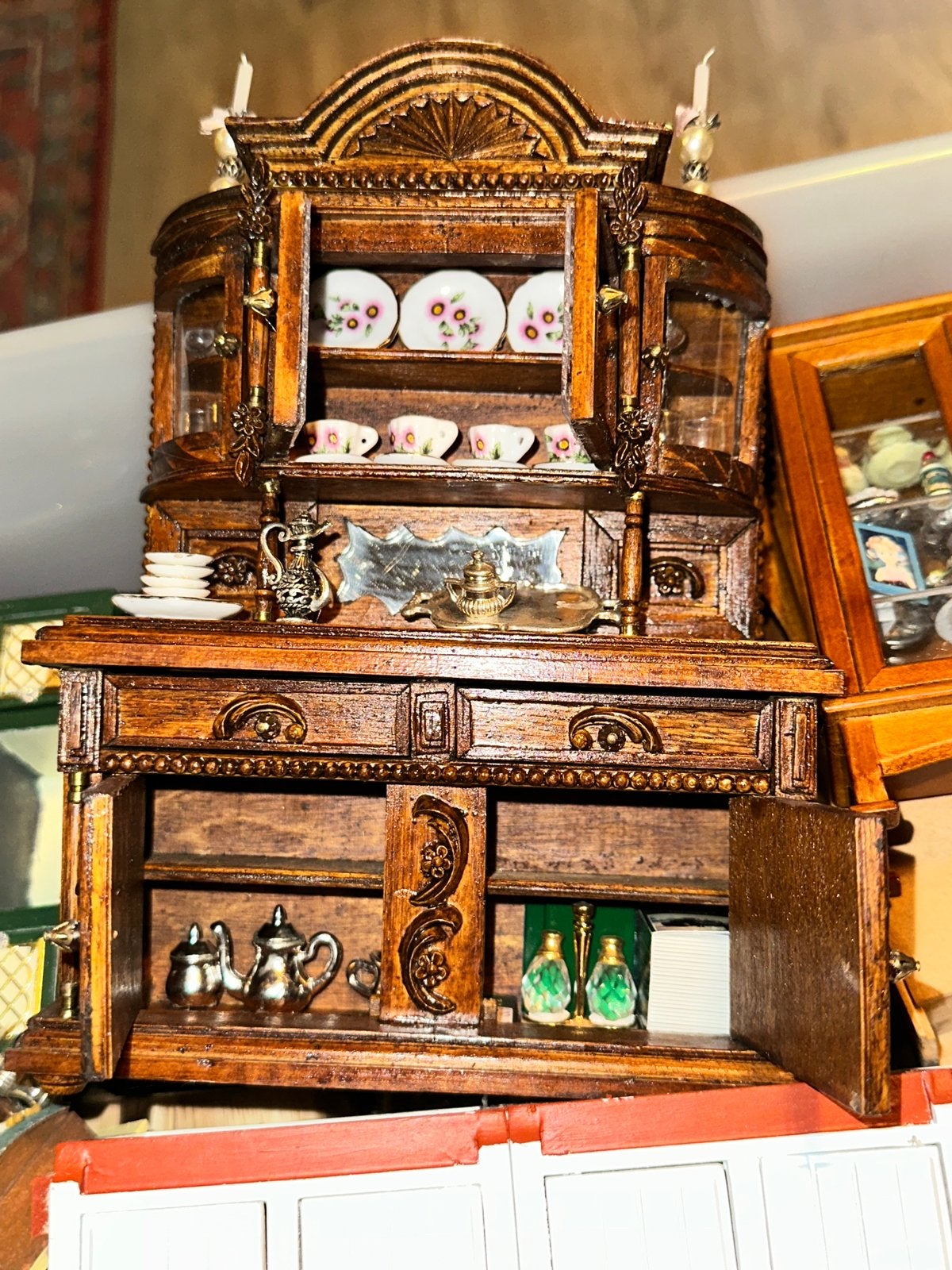 Prachtige Poppenhuis Kast 1:12 - Gedetailleerd en Compleet, Ophalen, Zo goed als nieuw, Decoratie