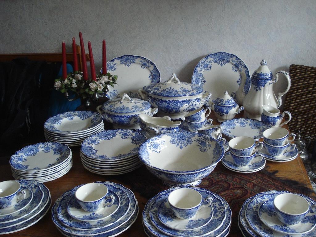 B.F.K. DORDRECHT 12 persoons eetservies+koffieservies, Ophalen
