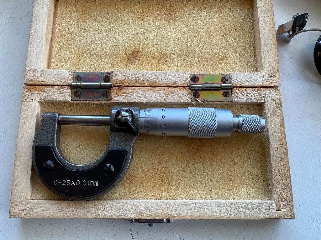 Micrometer 0-25 mm in houten kistje, Doe-het-zelf en Verbouw, Meetapparatuur, Ophalen, Gebruikt, Afstand