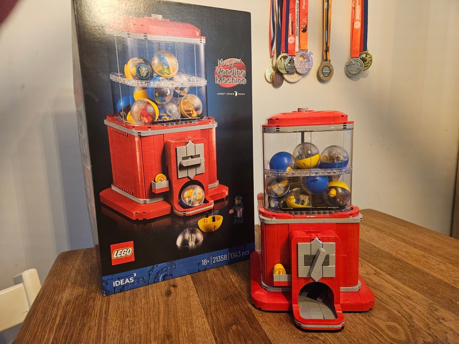 LEGO Ideas 21358 vending machine met minifiguren, Ophalen of Verzenden, Zo goed als nieuw