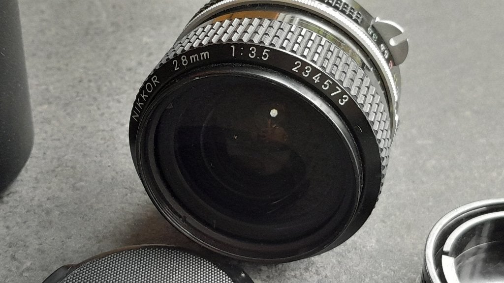 Nikon groothoeklens 28mm, Beschermhoes/tas, Gebruikt, 35 mm, Nikon