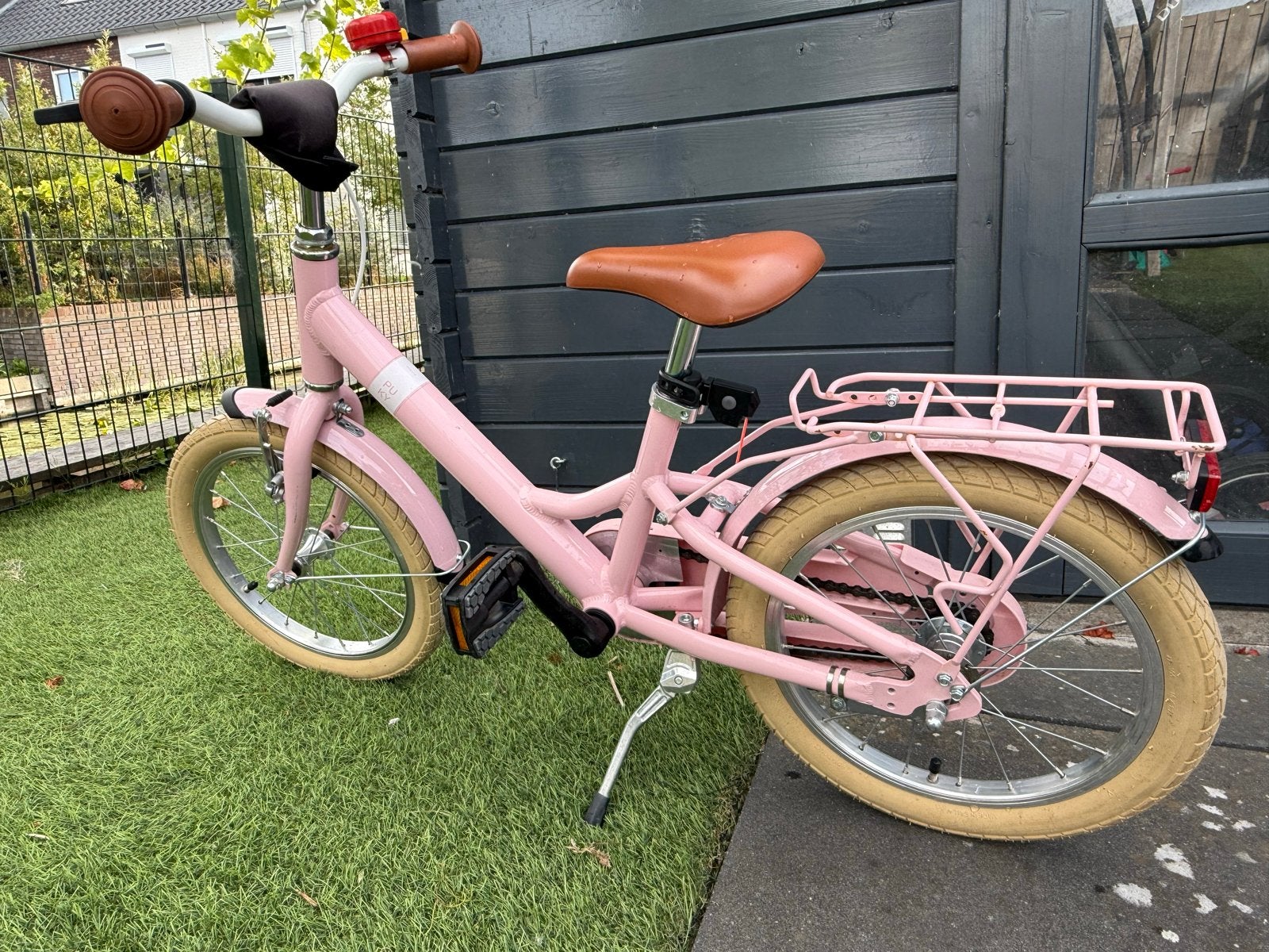 Roze Puky kinderfiets 16 inch met bagagedrager, Ophalen, Gebruikt, Velgrem, 16 tot 20 inch