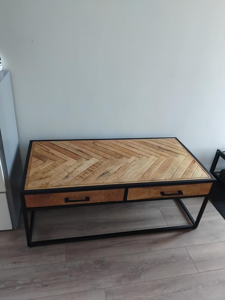 Mango houten salontafel visgraat motief in perfecte staat, Huis en Inrichting, Tafels | Salontafels, Ophalen, 100 tot 150 cm, 50 tot 100 cm