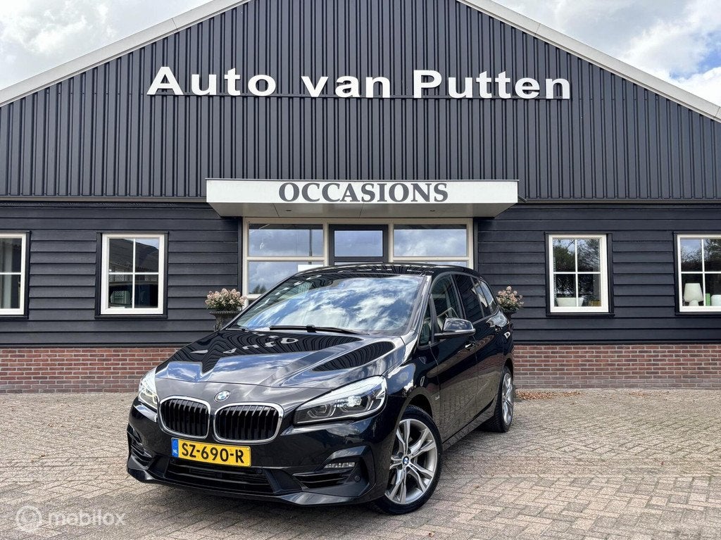 BMW 2-serie Gran Tourer 218i 7p. High Executive Launch Editi, Auto's, BMW, Gebruikt, Euro 6, Zwart, Bedrijf