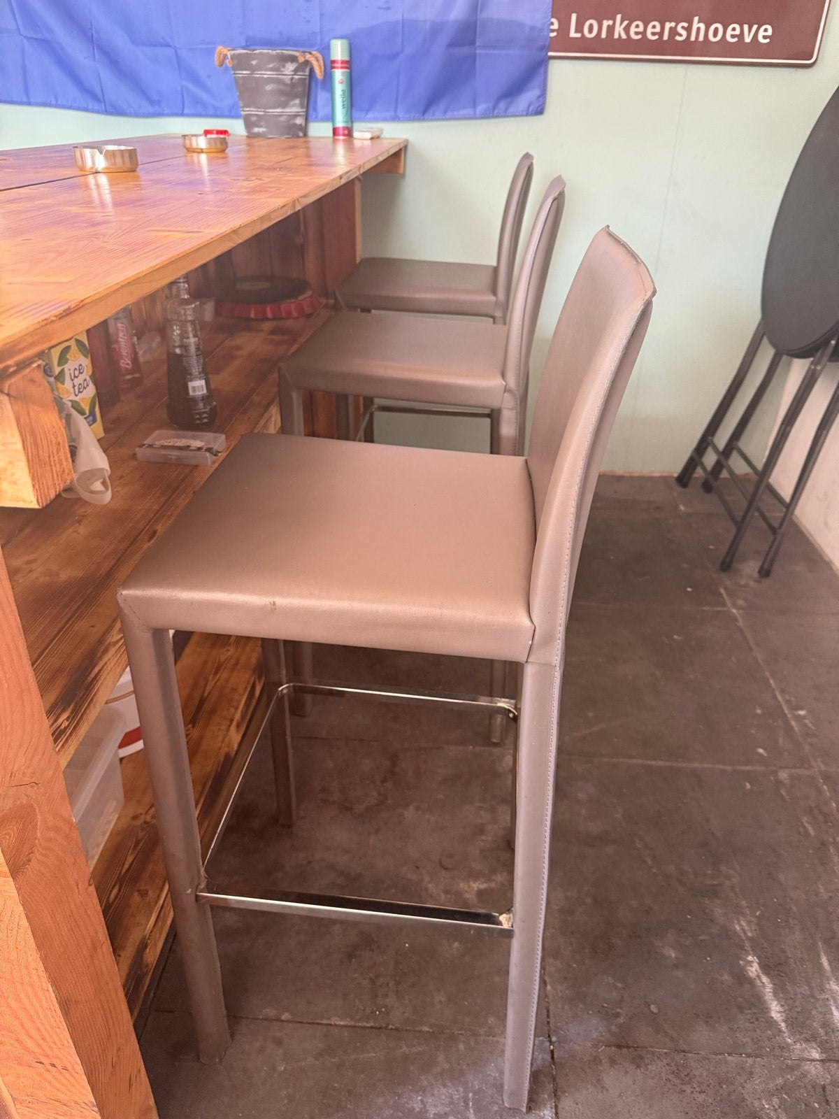 Bar met 6 degelijke barkrukken, Ophalen, Gebruikt