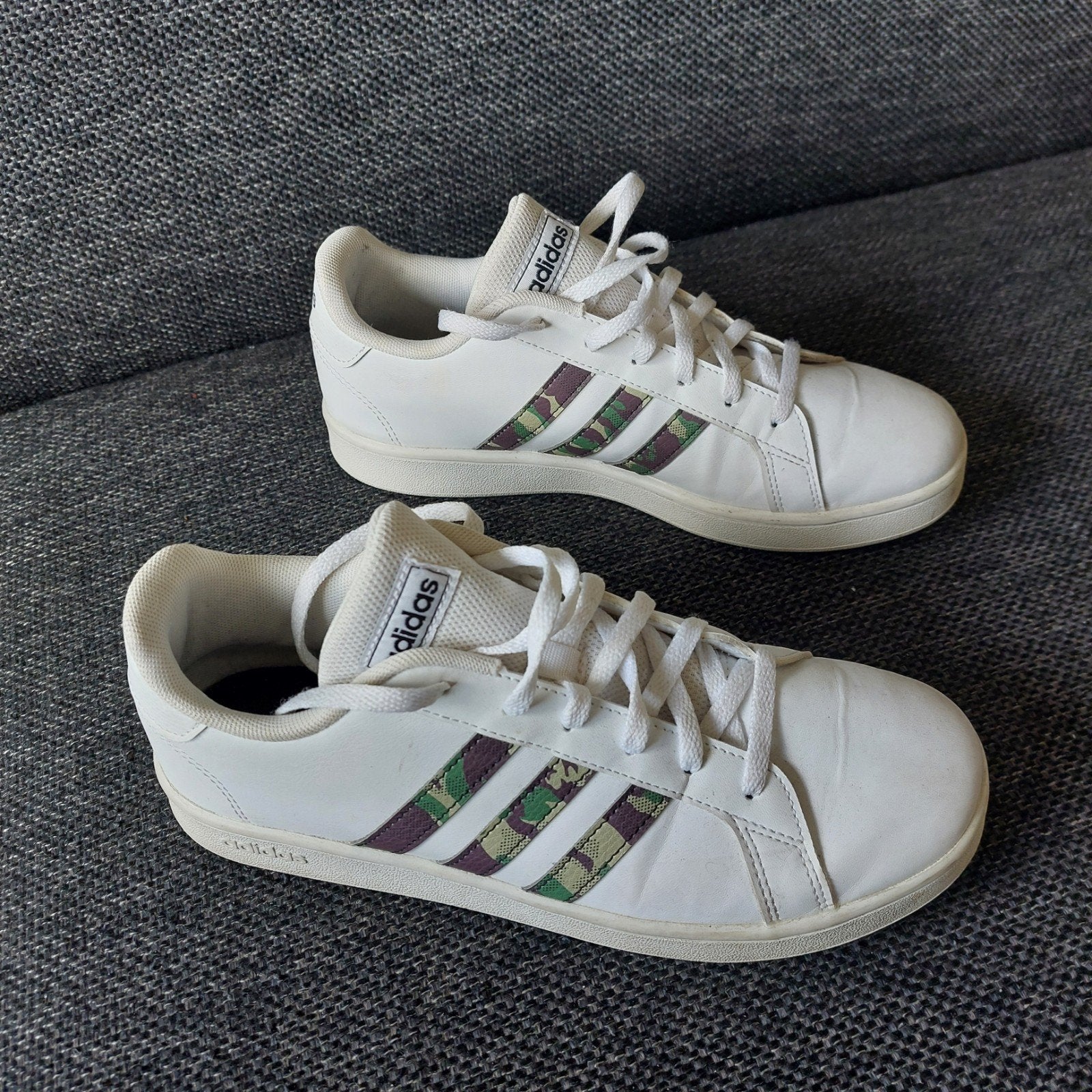 Adidas sneakers wit met camouflage 39,5, Adidas, Wit, Ophalen of Verzenden, Sneakers of Gympen