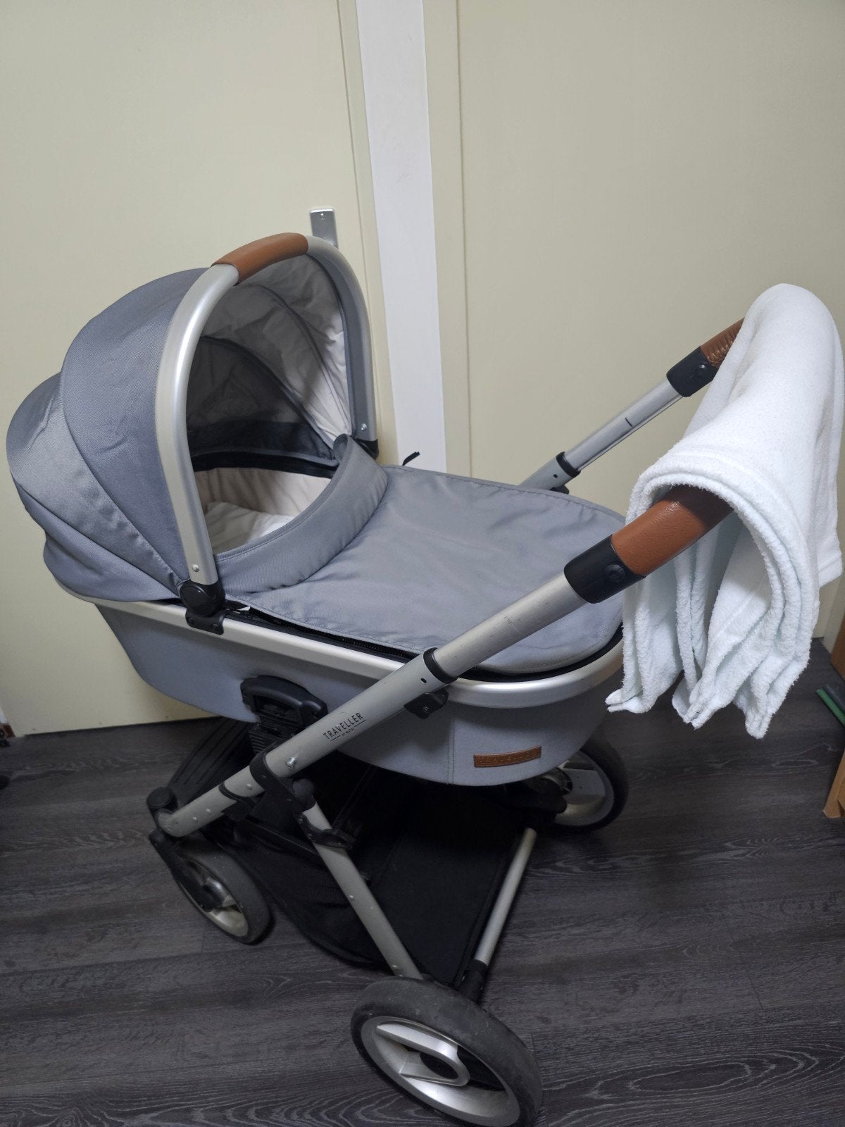 Mutsy Traveller kinderwagen - Grijs met bruine accenten, Ophalen, Zo goed als nieuw, Combiwagen, Mutsy