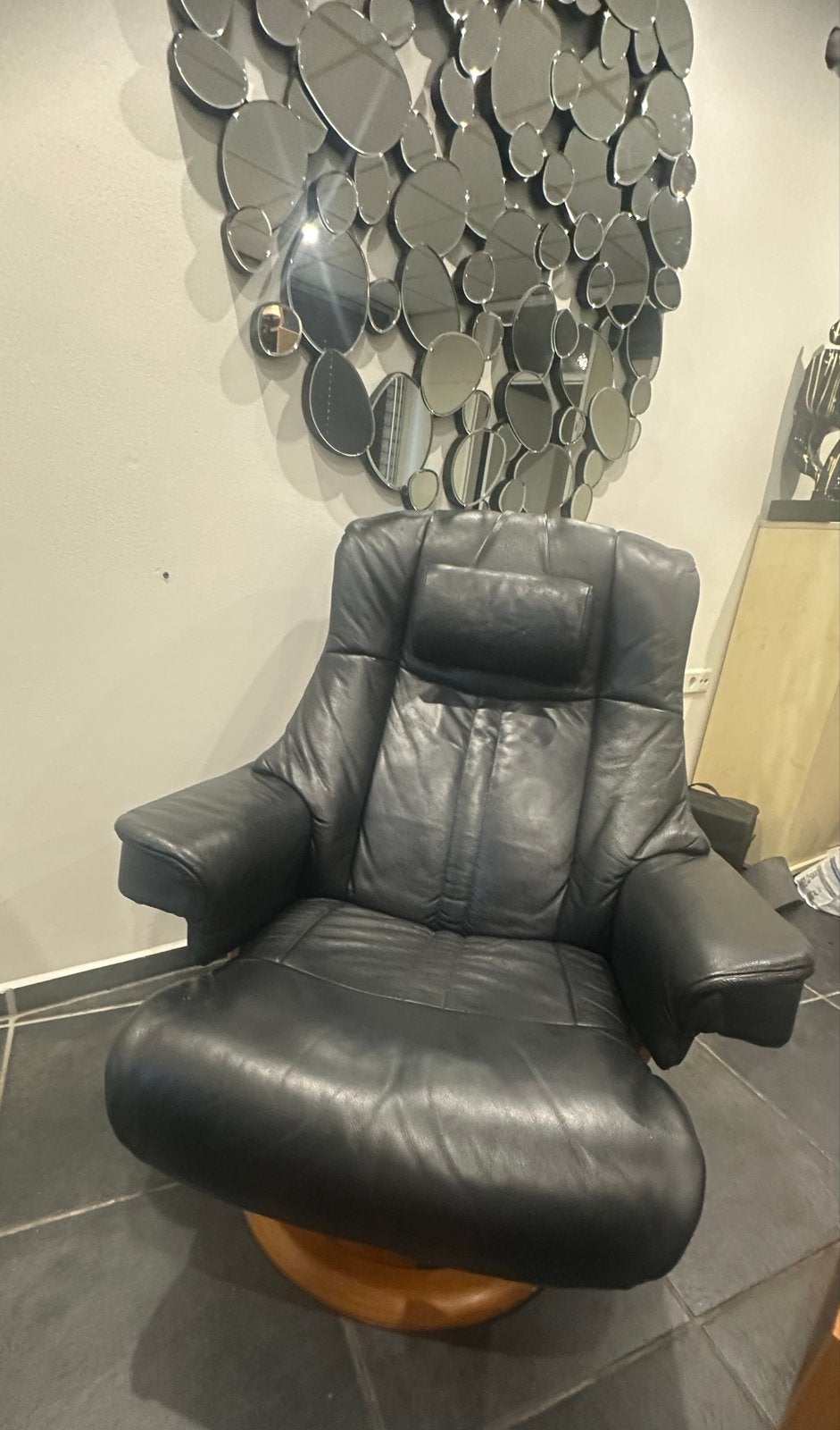Comfortabele zwarte leren relaxstoel, Ophalen, Gebruikt, Zwart, Leer