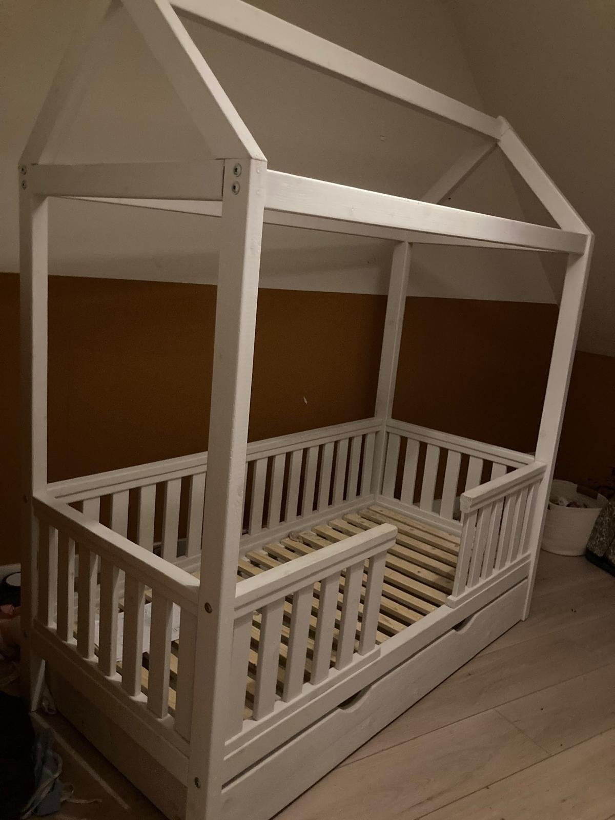 Kinder bed, bedhuisje, Ophalen, 85 tot 100 cm, Gebruikt, Lattenbodem