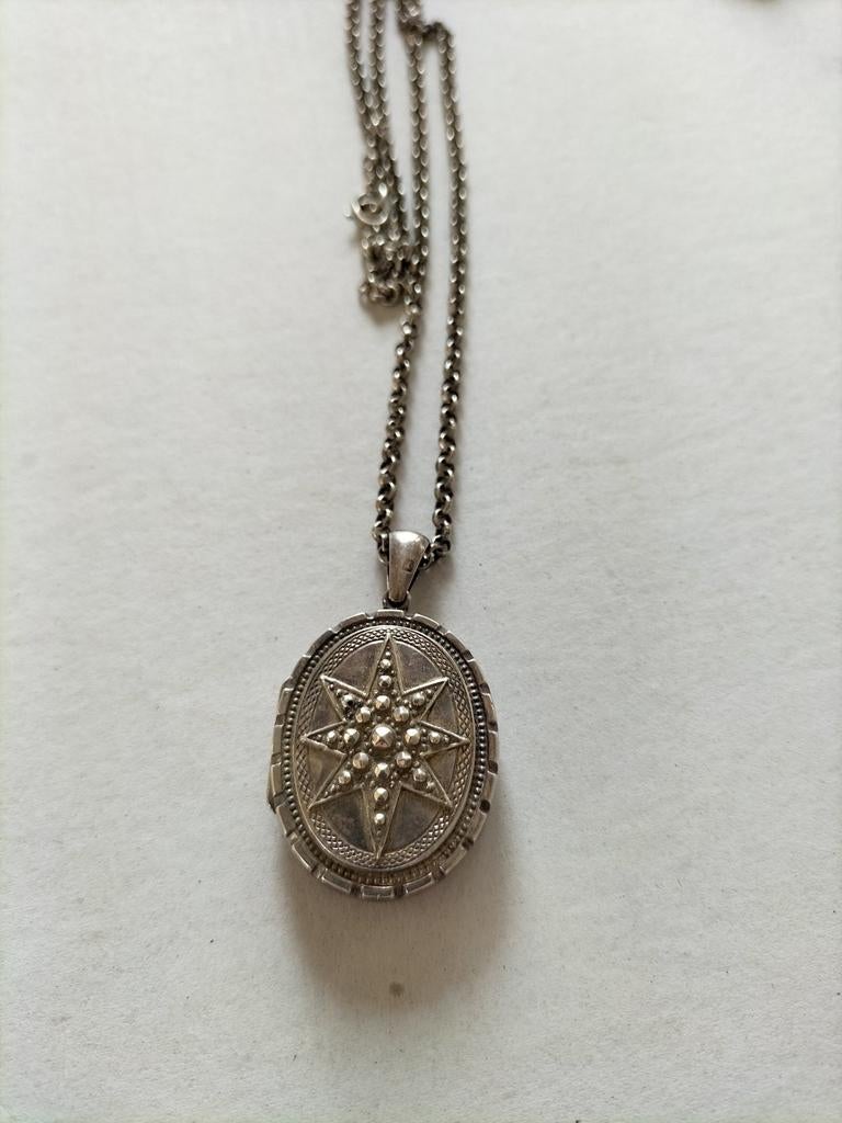 Antieke zilveren uit 1888 ster medaillon., Verzenden, Zilver, Hanger