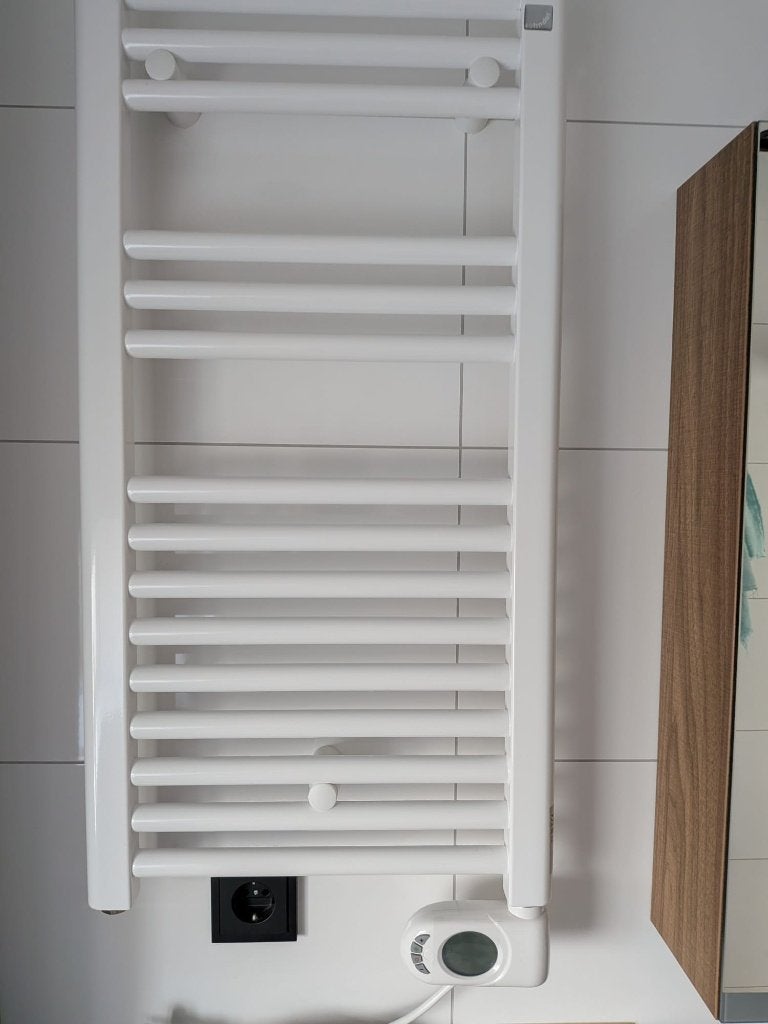 Te Koop: Zehnder Aura E elektrische handdoekradiator, Doe-het-zelf en Verbouw, Verwarming en Radiatoren, Ophalen, Radiator, Nieuw