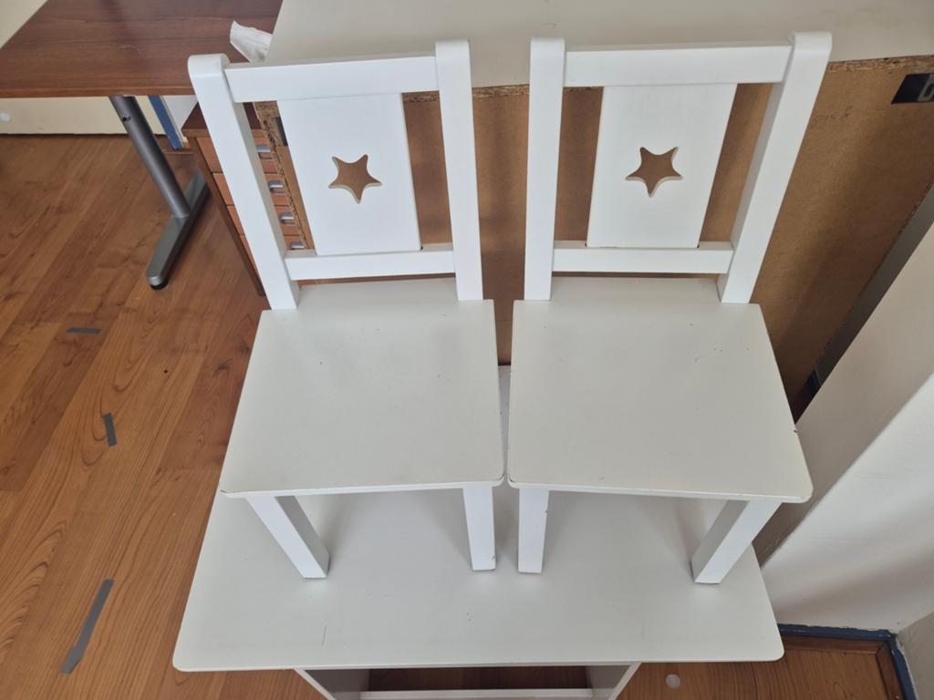Kinder tafel en stoelen set wit (Ophalen in Aerdenhout), Kinderen en Baby's, Ophalen, Gebruikt, Tafel(s) en Stoel(en)