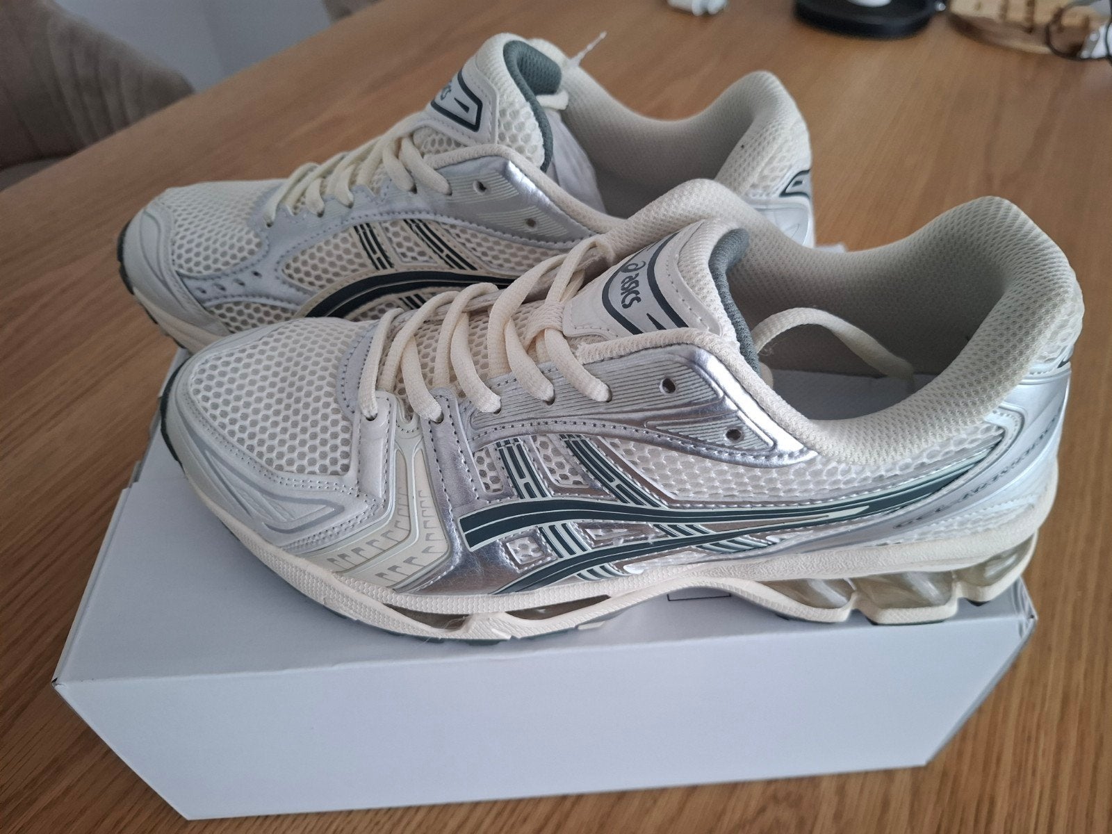Asics Kayano hardloopschoenen maat 44 - Zo goed als nieuw, Sport en Fitness, Loopsport en Atletiek, Hardloopschoenen, Ophalen of Verzenden