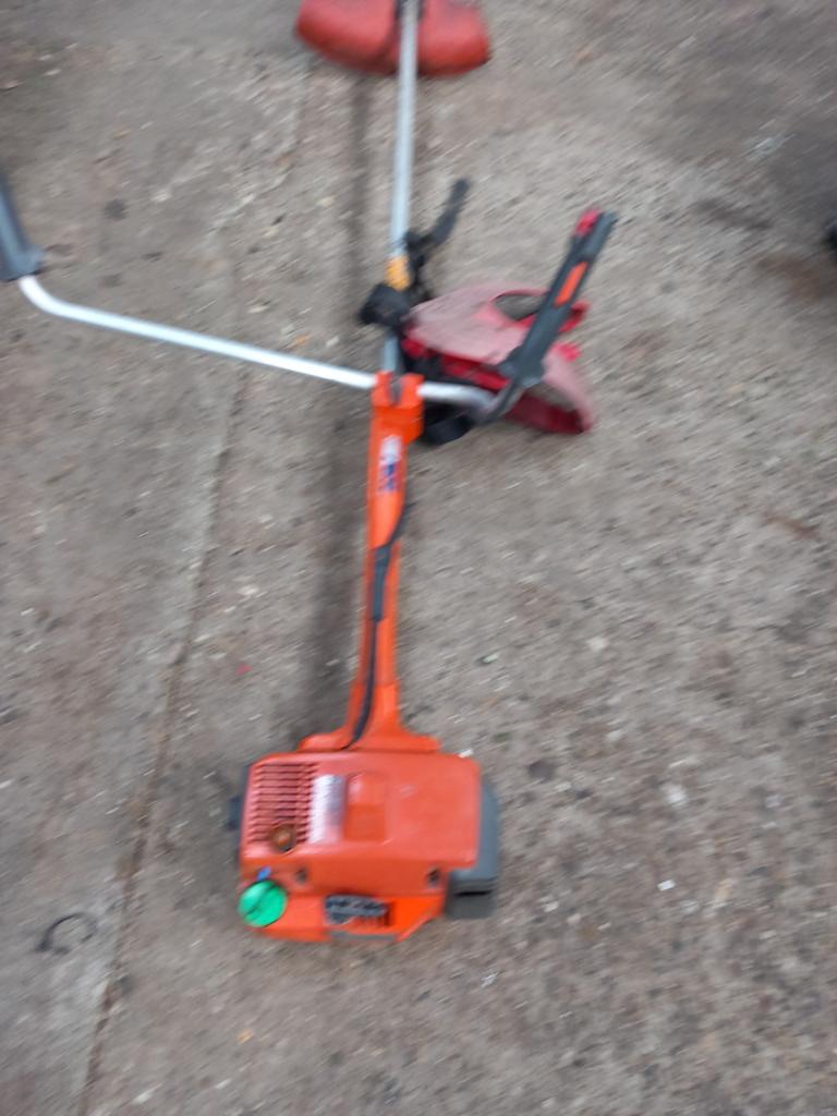Bos,kantjes maaier husqvarna 232r, Tuin en Terras, Grasmaaiers, Ophalen, Cirkelmaaier, Gebruikt, Minder dan 30 cm