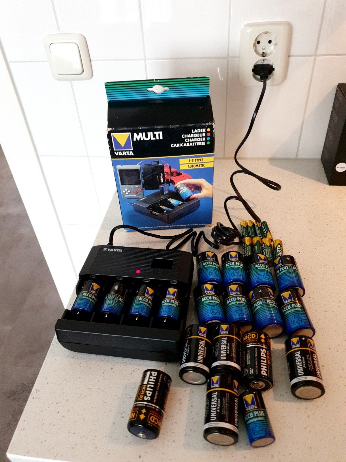varta oplader + varta oplaadbare batterijen nieuw, Ophalen of Verzenden, Nieuw
