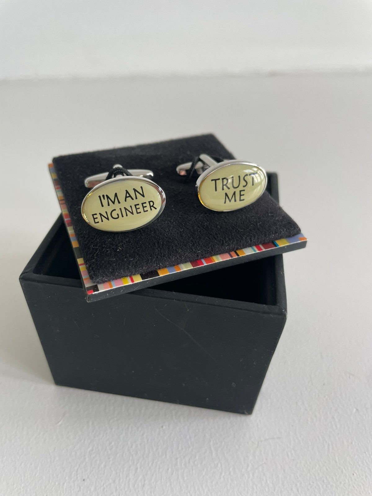 Paul Smith manchetknopen – Trust Me, I’m an Engineer, Ophalen of Verzenden, Zo goed als nieuw, Zilver