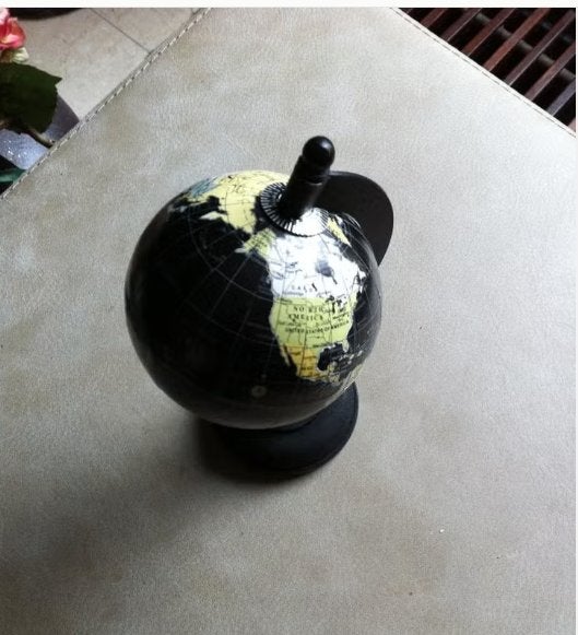 Design aardbol zwart hout H 19 cm br 10 cm, Ophalen of Verzenden, Zo goed als nieuw, 10 cm, Antieke wereldbol