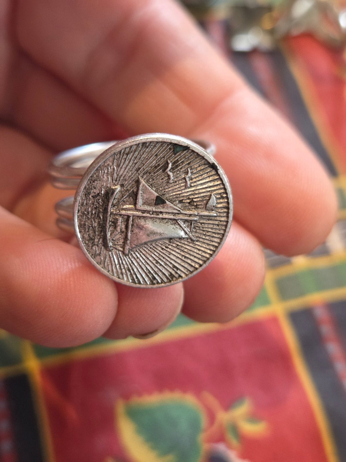 Zilverkleurige ring met bootje - Maat 20, Overige materialen, Gebruikt, 20 of groter, Ophalen of Verzenden