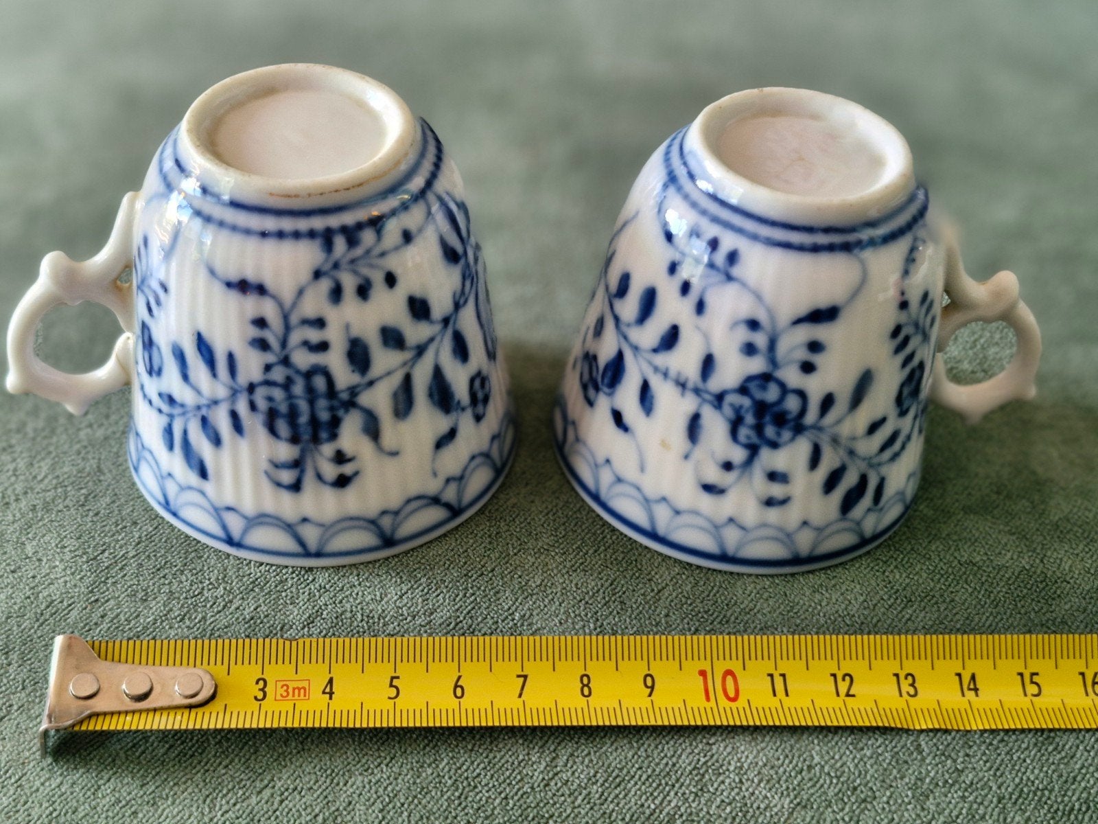 Twee antieke porseleinen kopjes, Delfts blauw decor, Antiek en Kunst, Ophalen of Verzenden