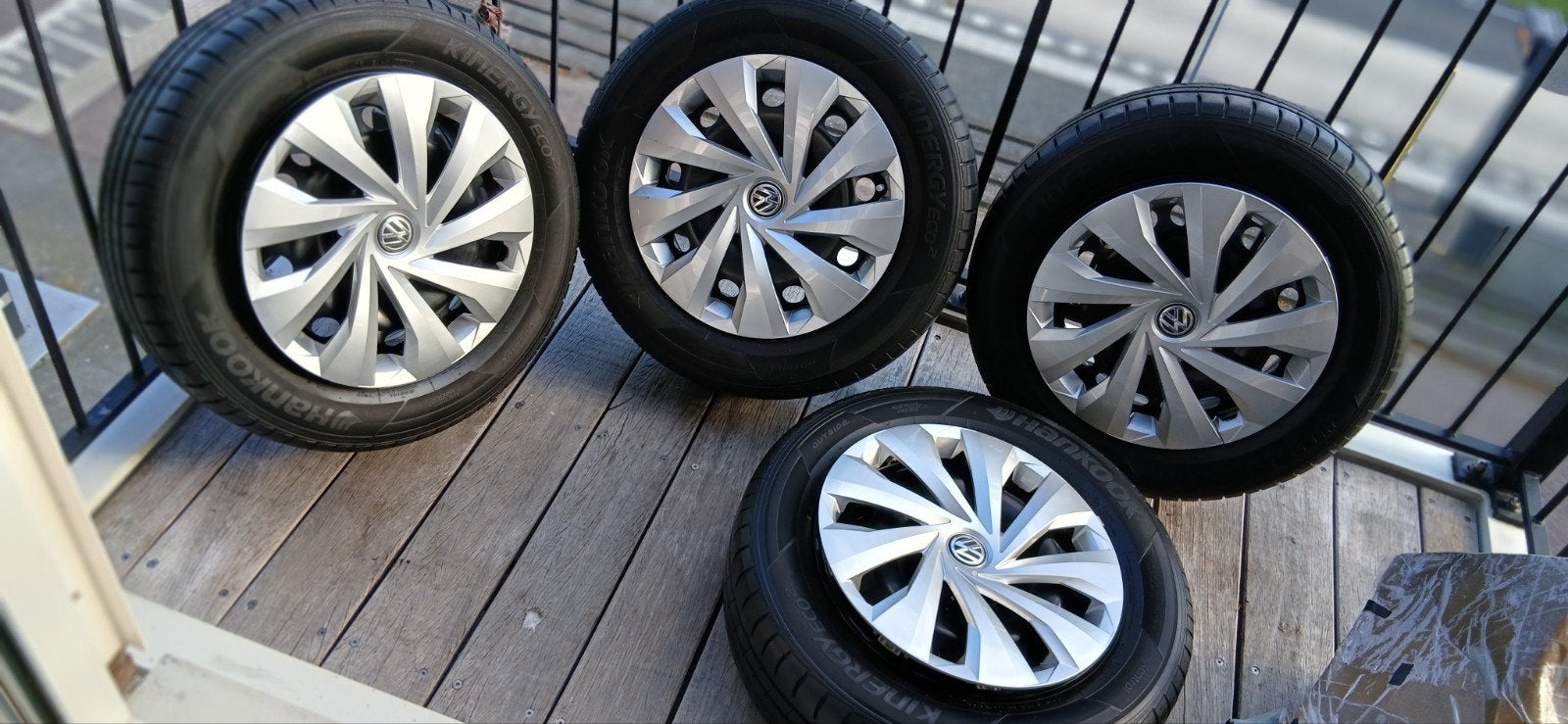 Set 15 inch stalen velgen met Hankook zomerbanden en VW wiel, Ophalen, Zo goed als nieuw
