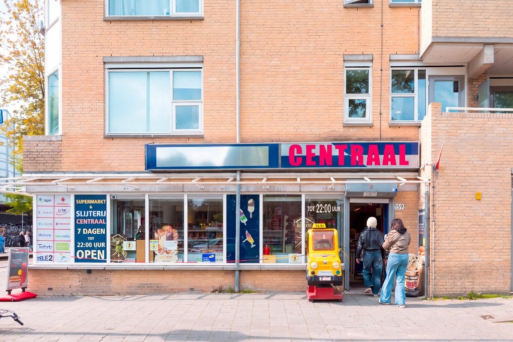 Gemakswinkel en Slijterij Centraal, Zakelijke goederen
