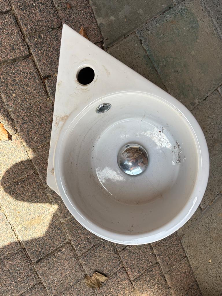 Hoekfontein wit - Compacte wasbak voor toilet/badkamer, Ophalen of Verzenden, Gebruikt, Wastafel