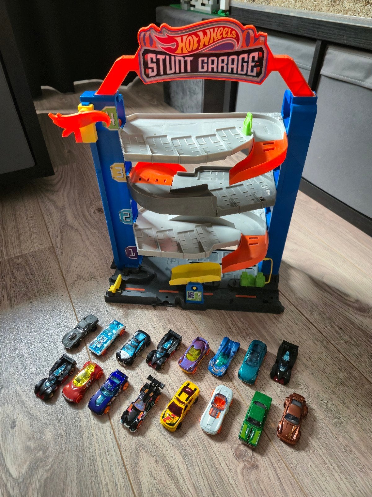Grote partij Hot Wheels: banen, stunttracks & 16 auto's, Kinderen en Baby's, Speelgoed | Speelgoedvoertuigen, Ophalen, Gebruikt