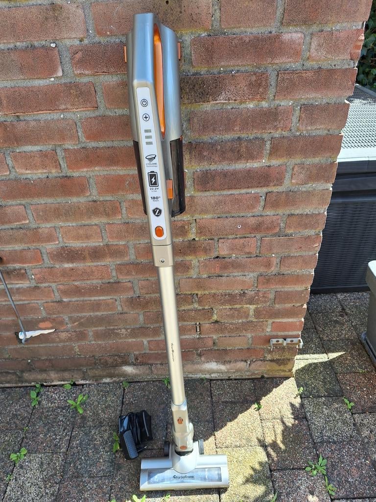 TurboTronic snoerloze steelstofzuiger, Witgoed en Apparatuur, Stofzuigers, Ophalen, Gebruikt, Reservoir, Stofzuiger