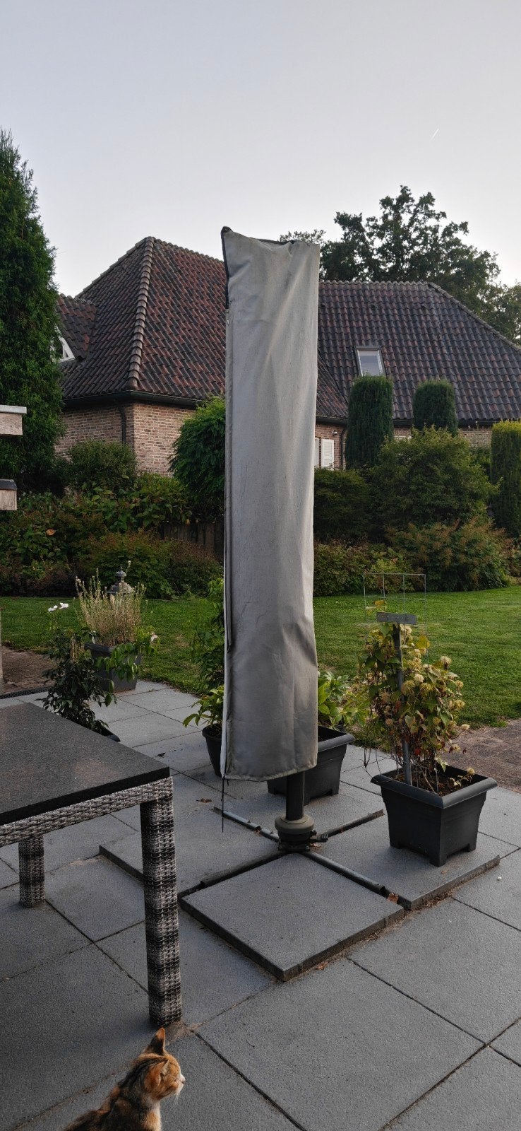 Stevige zwarte parasol, diameter 2,5m, Tuin en Terras, Parasols, Ophalen, Gebruikt, 2 tot 3 meter, Stokparasol