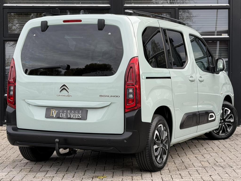 Citroen Berlingo 1.2 PureTech Shine Panoramadak CarPlay PDC, Voorwielaandrijving, Stof, Gebruikt, Zwart