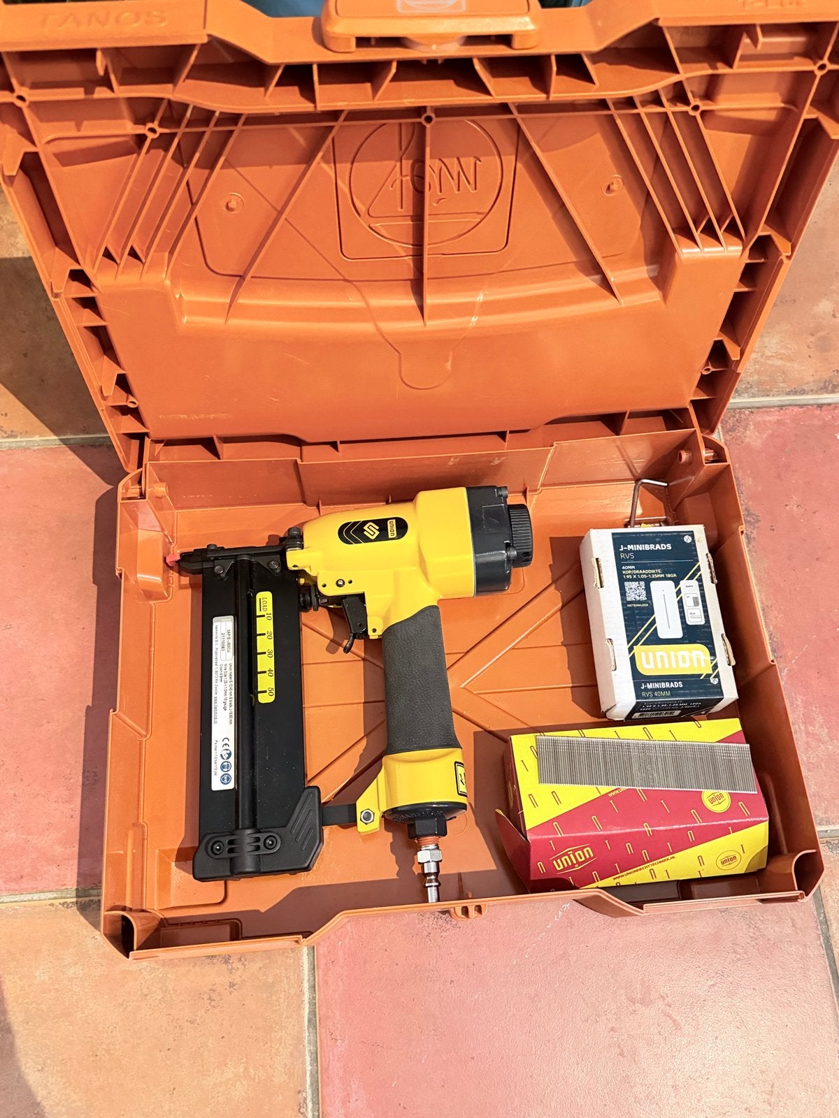 Union J-60CU tacker met compressor en luchtslang nieuw staat, Ophalen, Gebruikt, 6 tot 10 bar, Minder dan 200 liter/min
