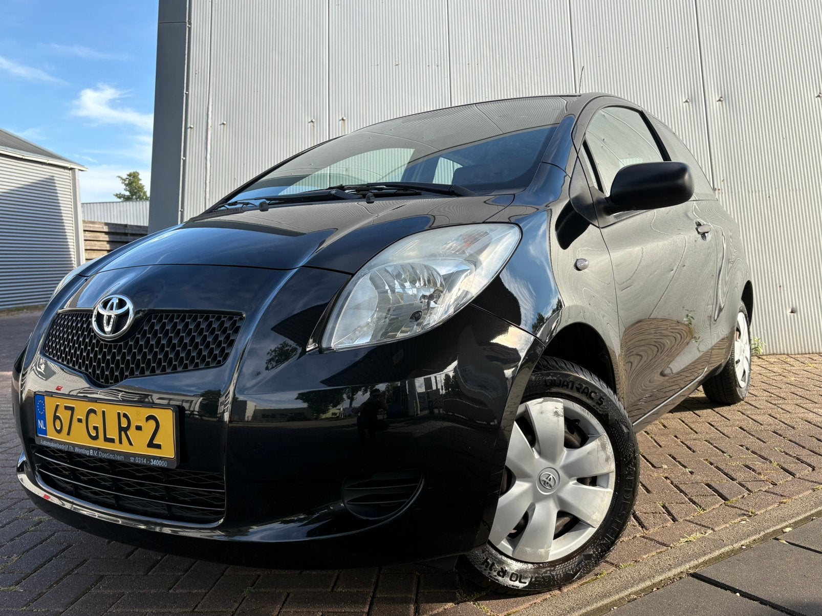 Toyota Yaris 1.0 12V Vvt-i 3DR Terra 2008 Zwart, Auto's, Voorwielaandrijving, 527 kg, 750 kg, Zwart