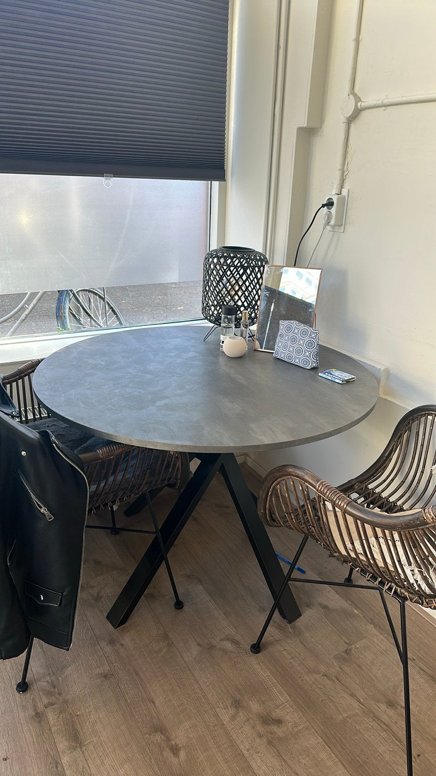 Ronde eettafel met metalen onderstel, Ophalen, Gebruikt, Rond, Metaal