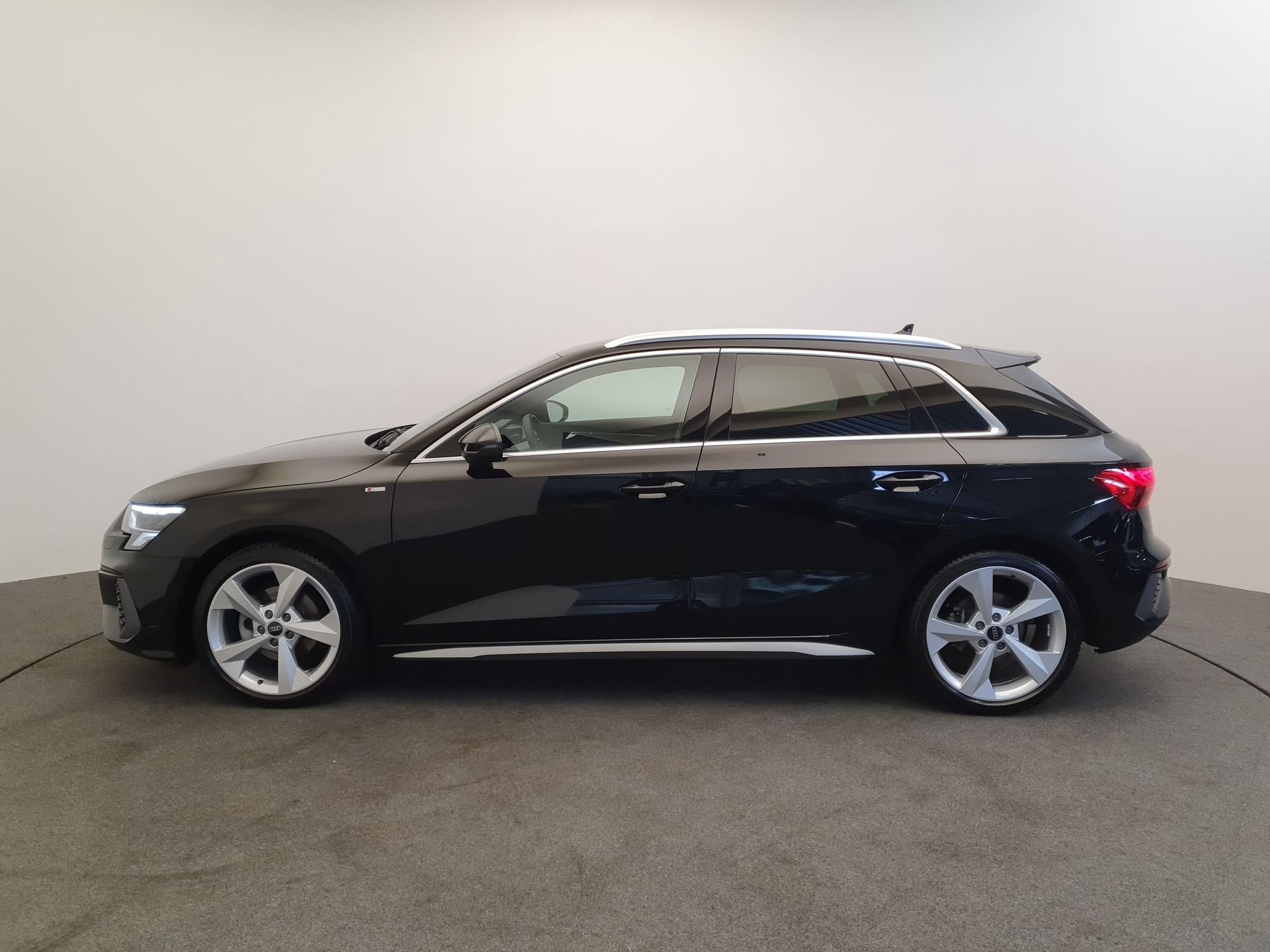 Audi A3 Sportback 35 TFSI 150pk S-Line S-Tronic Virtual cock, 12 maanden, Stof, 4 cilinders, Zwart
