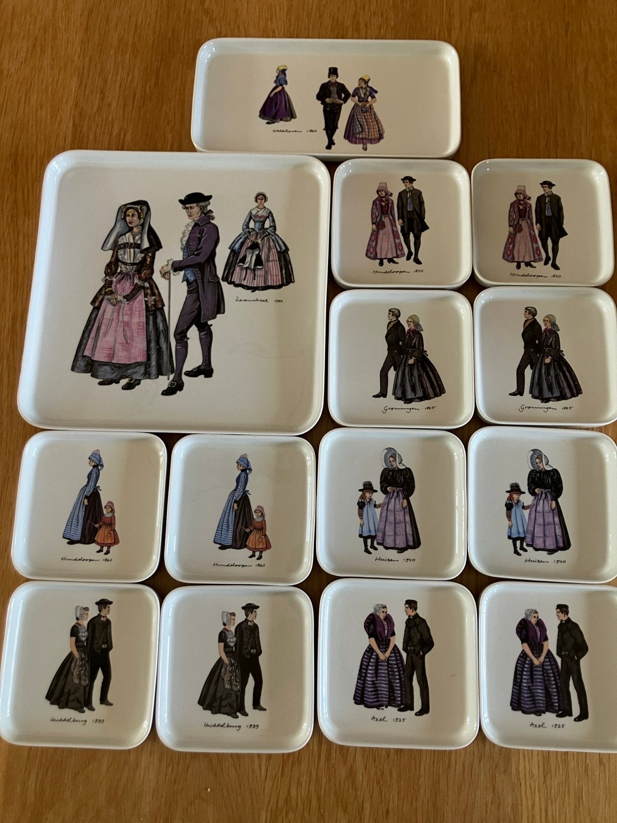 Villeroy & Boch borden met klederdracht, Ophalen